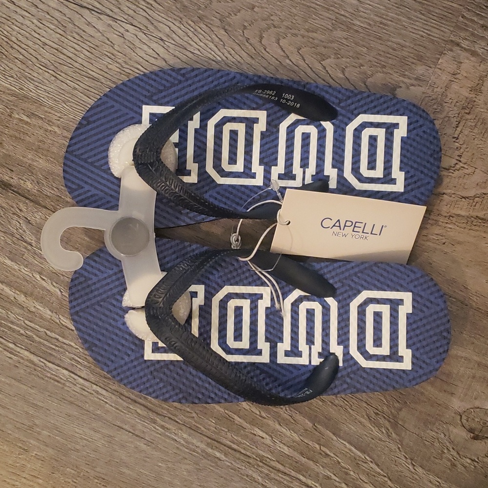 Capelli New York Kids Textured Flip Flops